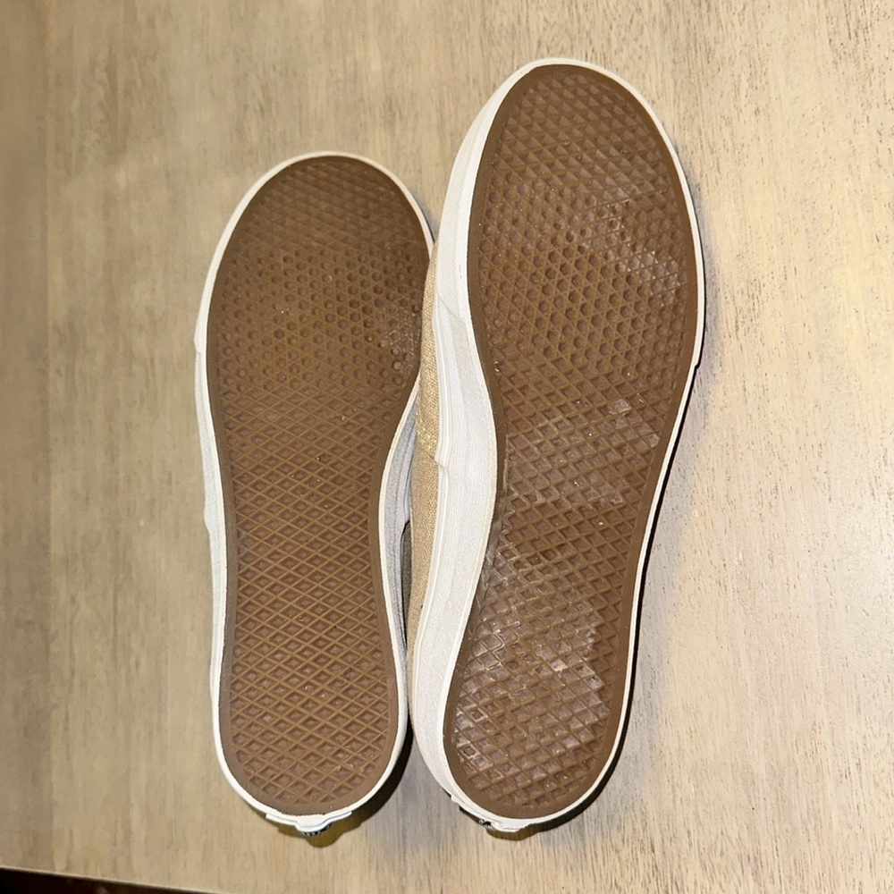 Vans - Picture 2 of 4